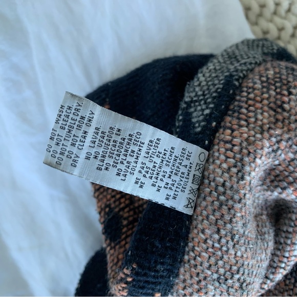 Thread & Supply Poncho - Picture 5 of 6